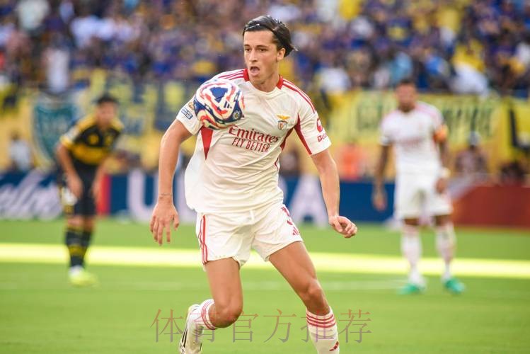 西媒:皇马关注范德文和卢克巴 但球员转会费太贵 西媒:皇马关注范德文和卢克巴 但球员转会费太贵